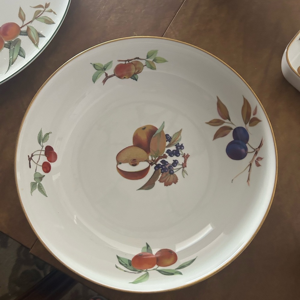 ROYAL WORCESTER, EVESHAM large circular serving bowl, 32cm diameter
